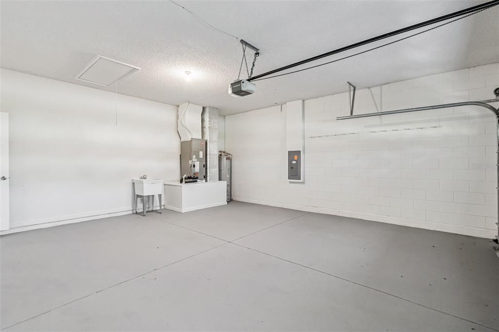 For Sale: $315,000 (4 beds, 2 baths, 1731 Square Feet)