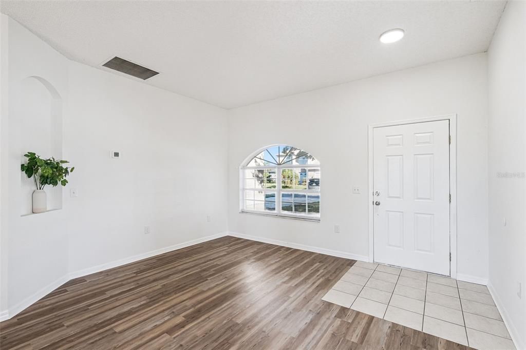 For Sale: $315,000 (4 beds, 2 baths, 1731 Square Feet)