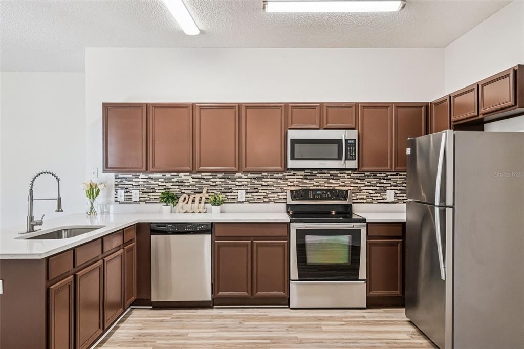 For Sale: $315,000 (4 beds, 2 baths, 1731 Square Feet)