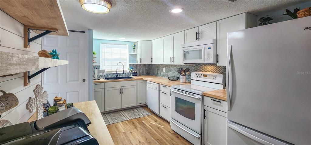 待售: $229,000 (2 贝兹, 1 浴室, 1320 平方英尺)