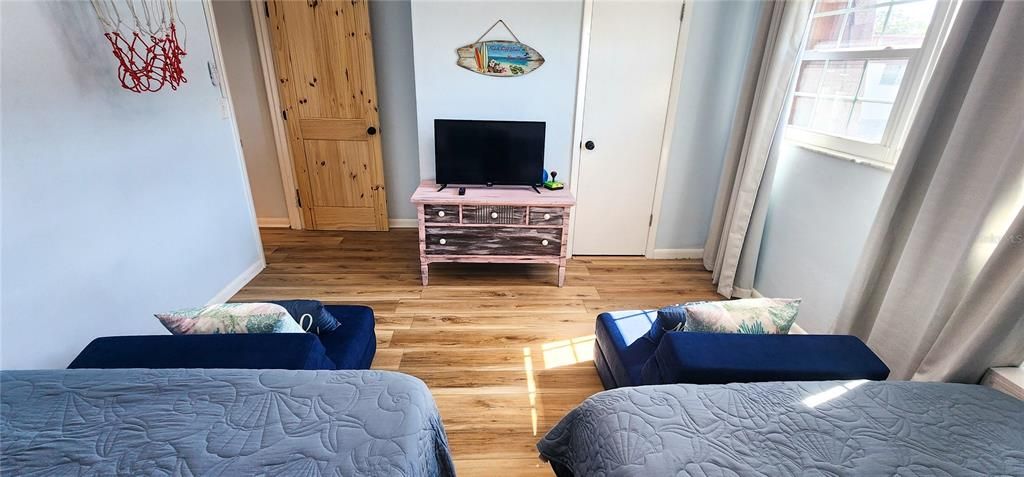 待售: $229,000 (2 贝兹, 1 浴室, 1320 平方英尺)