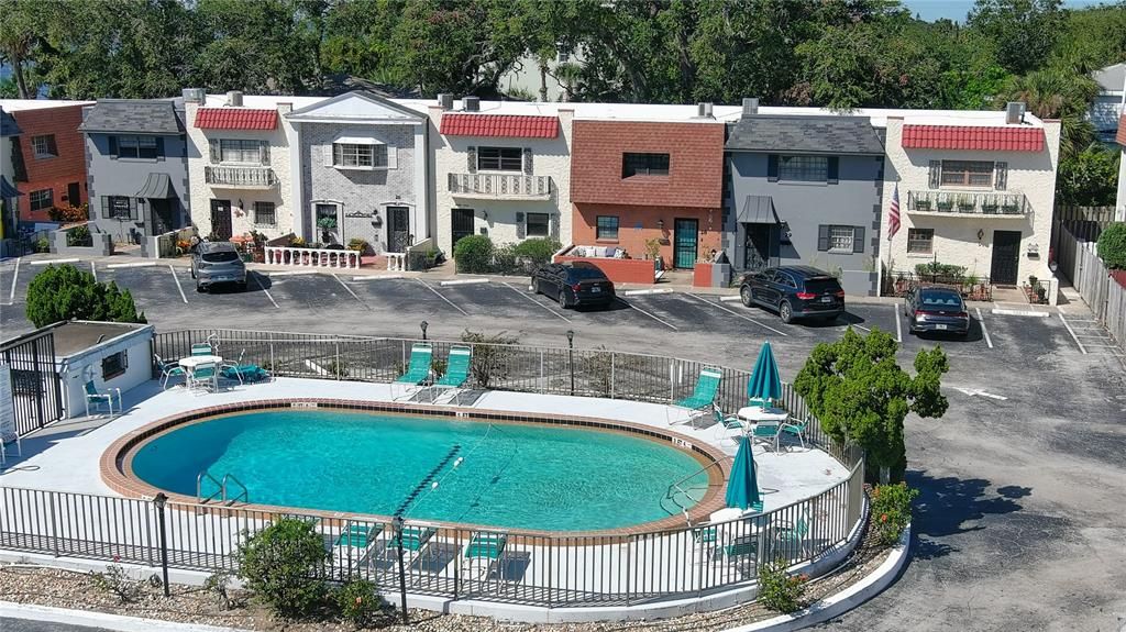 待售: $229,000 (2 贝兹, 1 浴室, 1320 平方英尺)