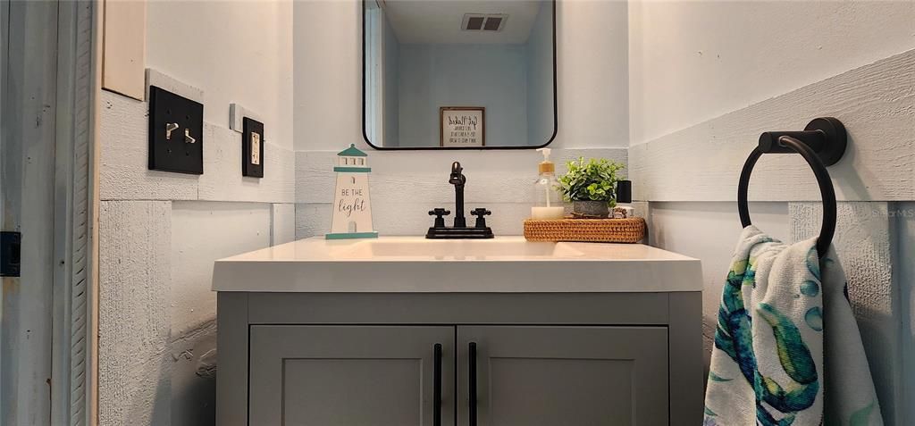 待售: $229,000 (2 贝兹, 1 浴室, 1320 平方英尺)