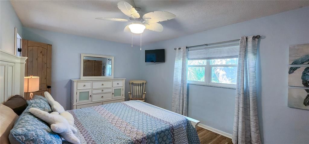 待售: $229,000 (2 贝兹, 1 浴室, 1320 平方英尺)