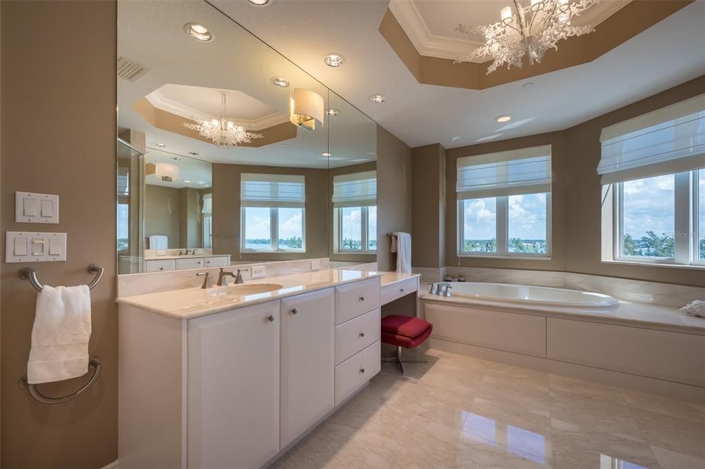 待售: $2,450,000 (3 贝兹, 3 浴室, 3242 平方英尺)