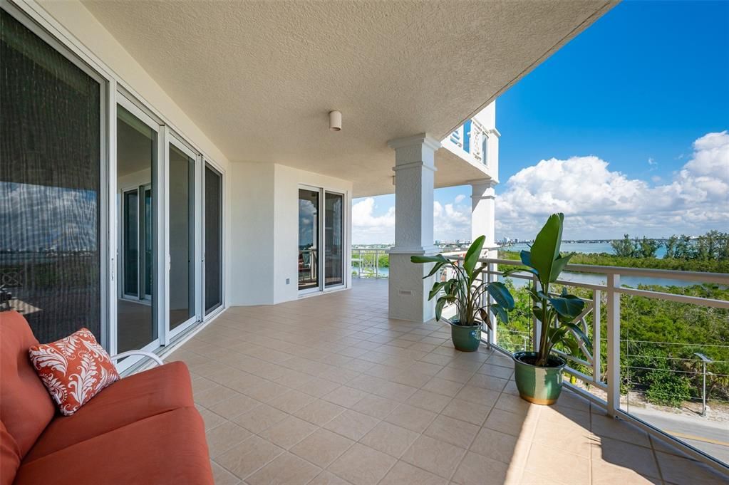 待售: $2,450,000 (3 贝兹, 3 浴室, 3242 平方英尺)