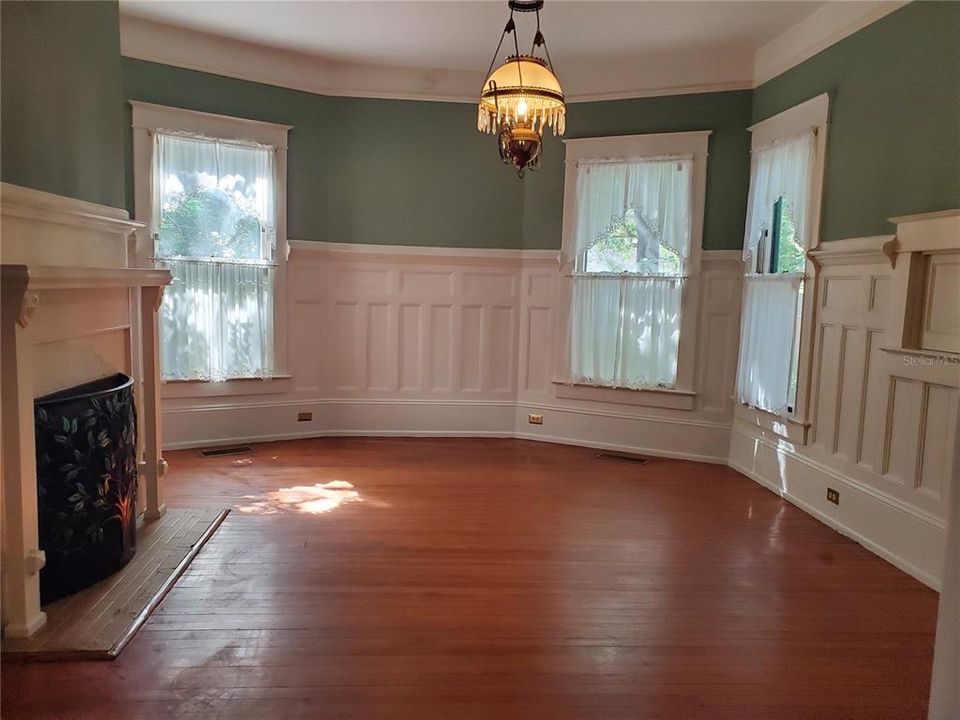 For Sale: $832,000 (4 beds, 2 baths, 2404 Square Feet)