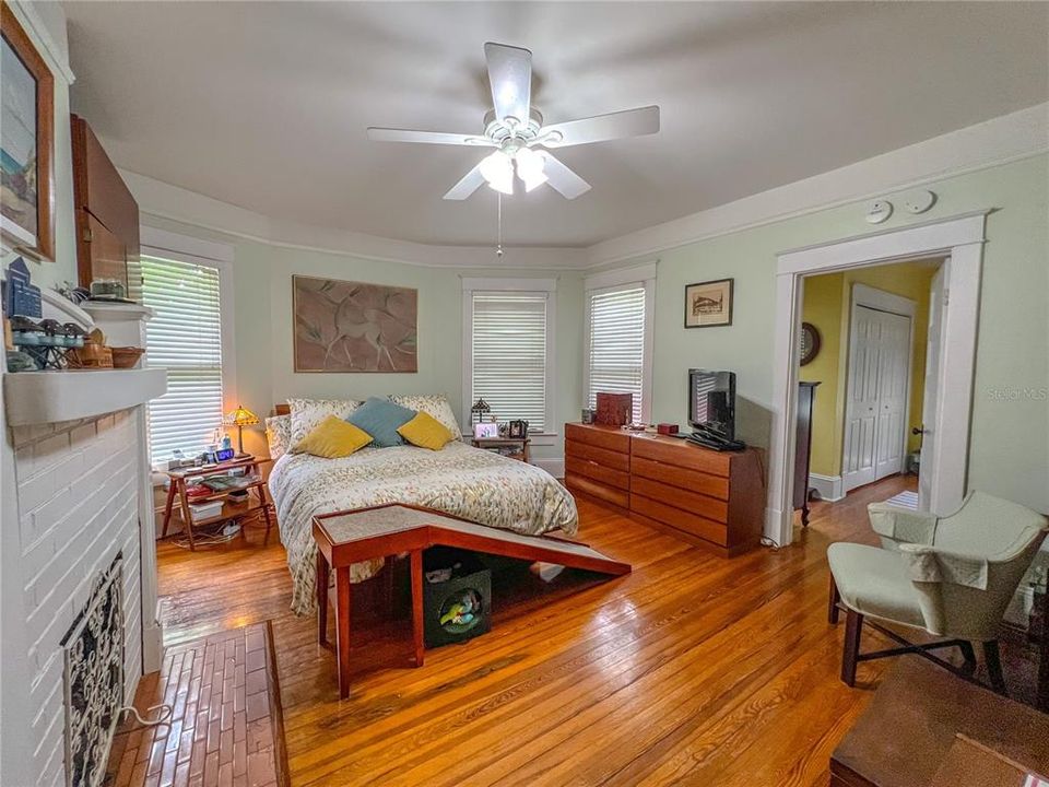 For Sale: $832,000 (4 beds, 2 baths, 2404 Square Feet)