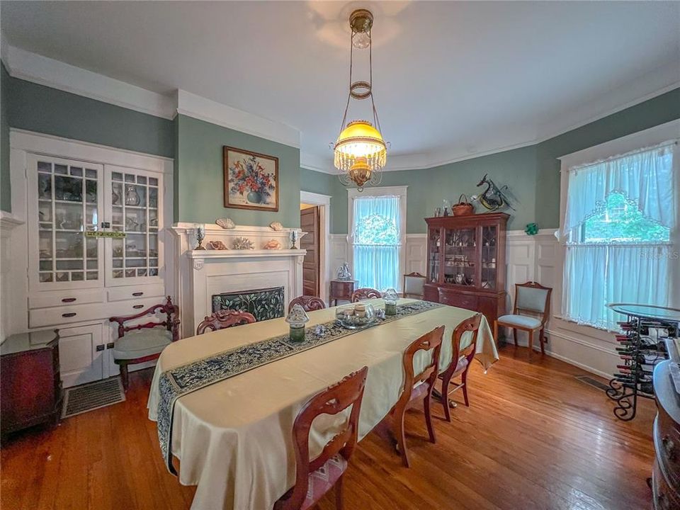 For Sale: $832,000 (4 beds, 2 baths, 2404 Square Feet)