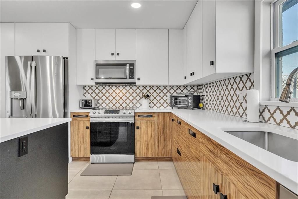 En Venta: $999,900 (6 camas, 5 baños, 3963 Pies cuadrados)