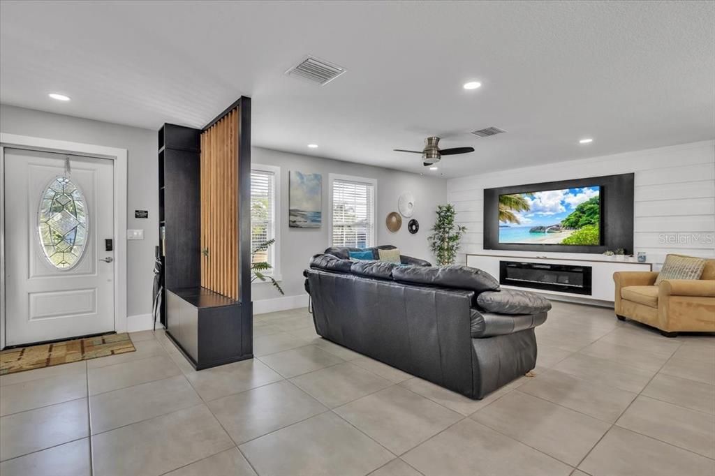 En Venta: $999,900 (6 camas, 5 baños, 3963 Pies cuadrados)