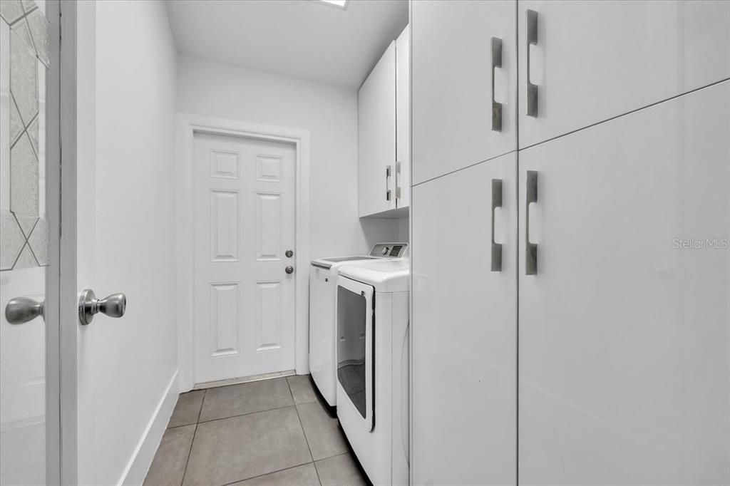 En Venta: $999,900 (6 camas, 5 baños, 3963 Pies cuadrados)