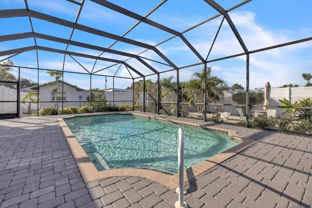 En Venta: $999,900 (6 camas, 5 baños, 3963 Pies cuadrados)