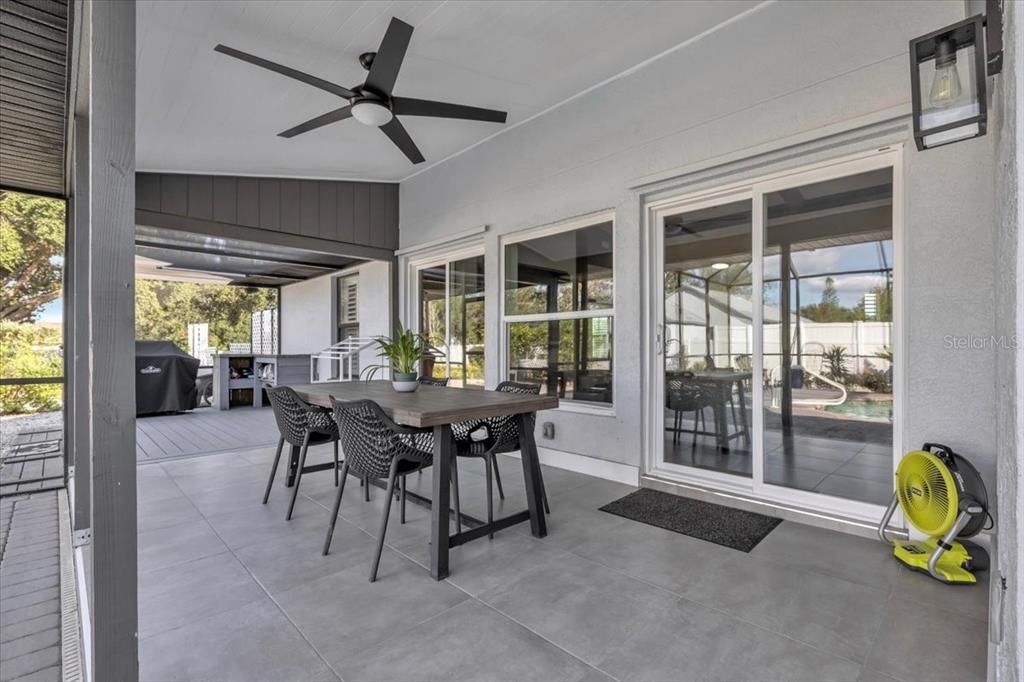 En Venta: $999,900 (6 camas, 5 baños, 3963 Pies cuadrados)