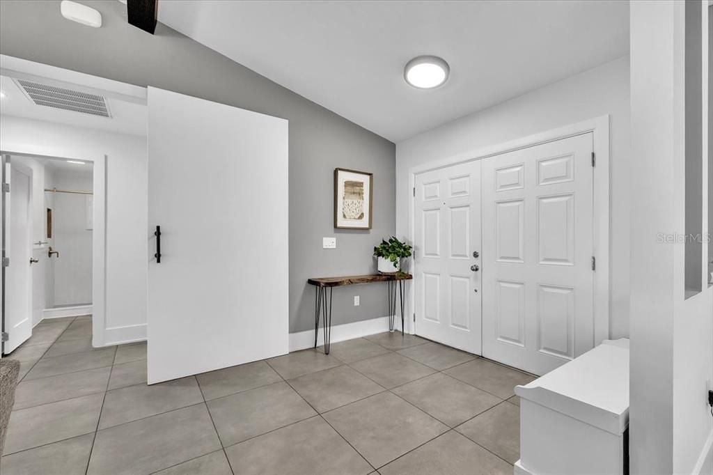 En Venta: $999,900 (6 camas, 5 baños, 3963 Pies cuadrados)