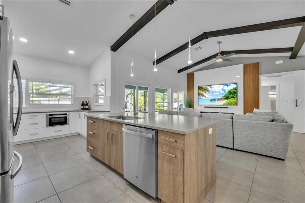 En Venta: $999,900 (6 camas, 5 baños, 3963 Pies cuadrados)