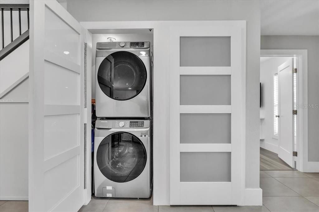 En Venta: $999,900 (6 camas, 5 baños, 3963 Pies cuadrados)