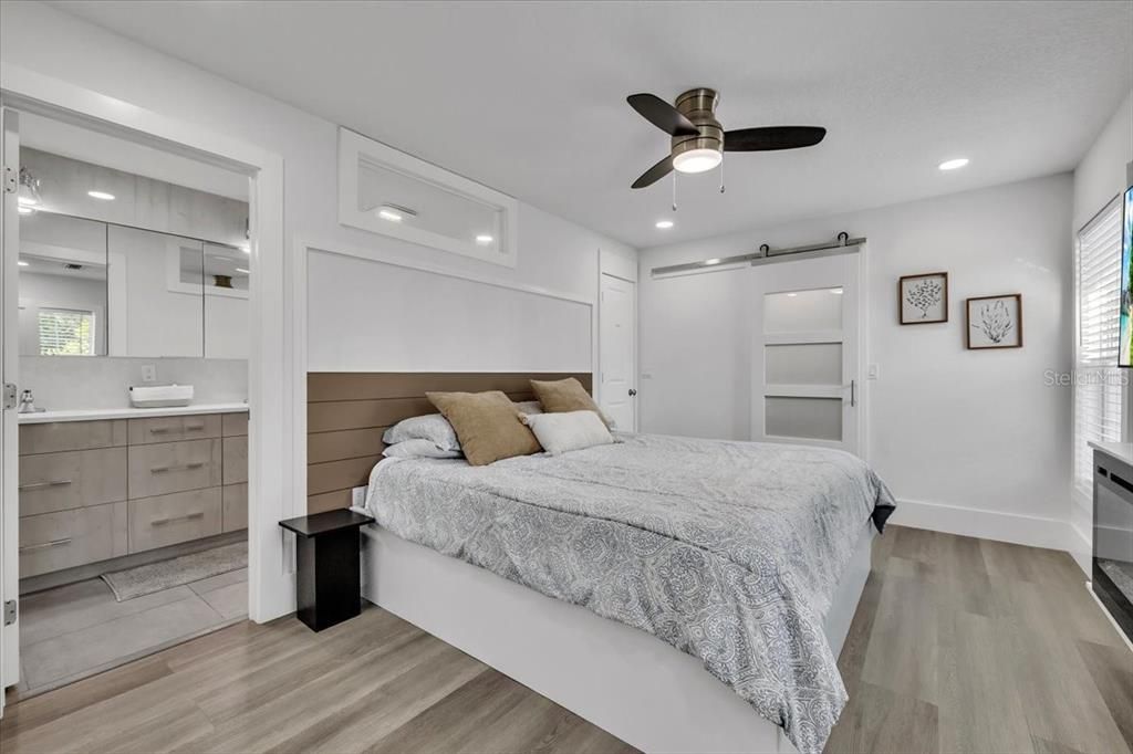 En Venta: $999,900 (6 camas, 5 baños, 3963 Pies cuadrados)