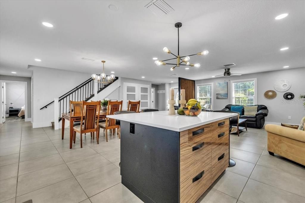 En Venta: $999,900 (6 camas, 5 baños, 3963 Pies cuadrados)