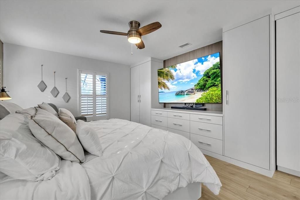 En Venta: $999,900 (6 camas, 5 baños, 3963 Pies cuadrados)