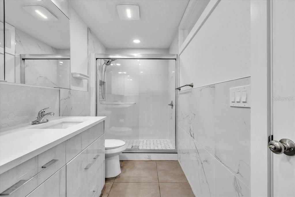 En Venta: $999,900 (6 camas, 5 baños, 3963 Pies cuadrados)