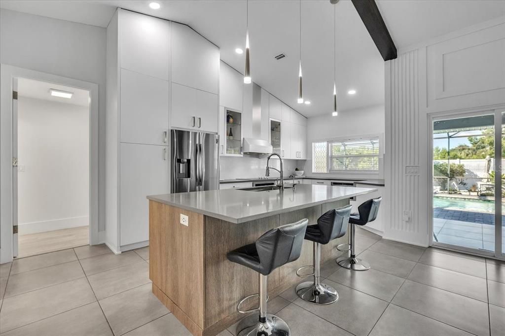 En Venta: $999,900 (6 camas, 5 baños, 3963 Pies cuadrados)