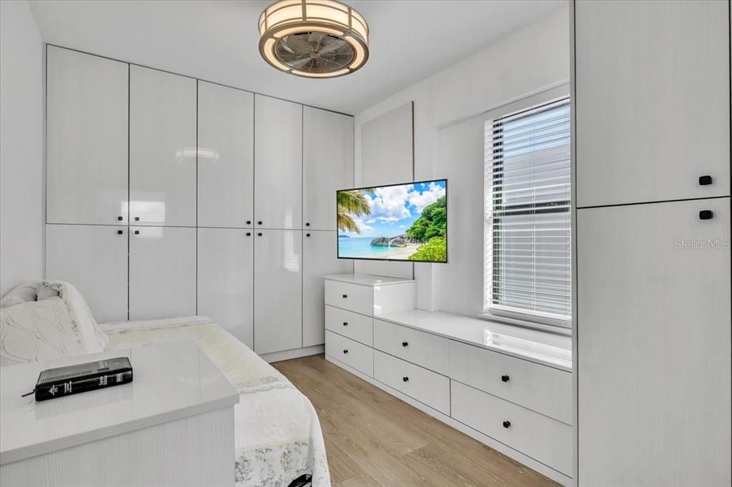 En Venta: $999,900 (6 camas, 5 baños, 3963 Pies cuadrados)