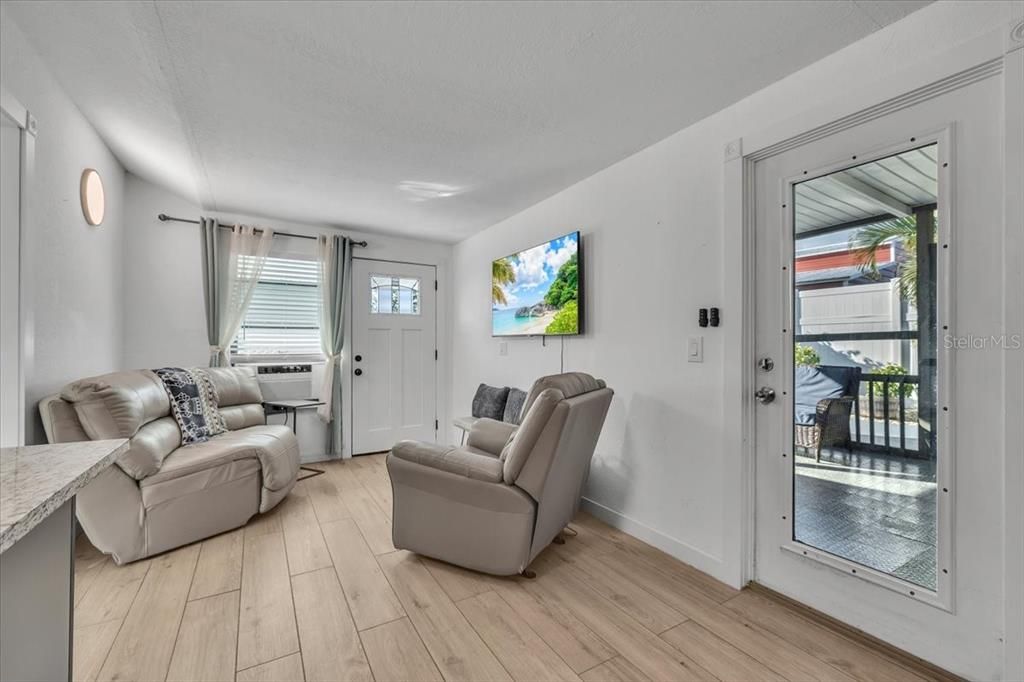 En Venta: $999,900 (6 camas, 5 baños, 3963 Pies cuadrados)