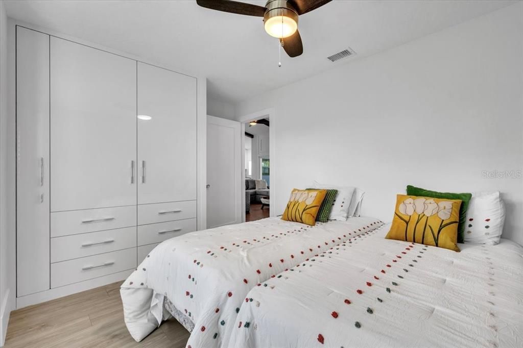 En Venta: $999,900 (6 camas, 5 baños, 3963 Pies cuadrados)