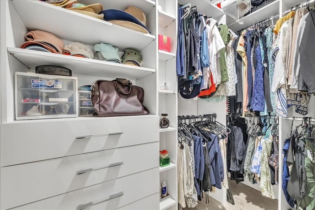 En Venta: $999,900 (6 camas, 5 baños, 3963 Pies cuadrados)