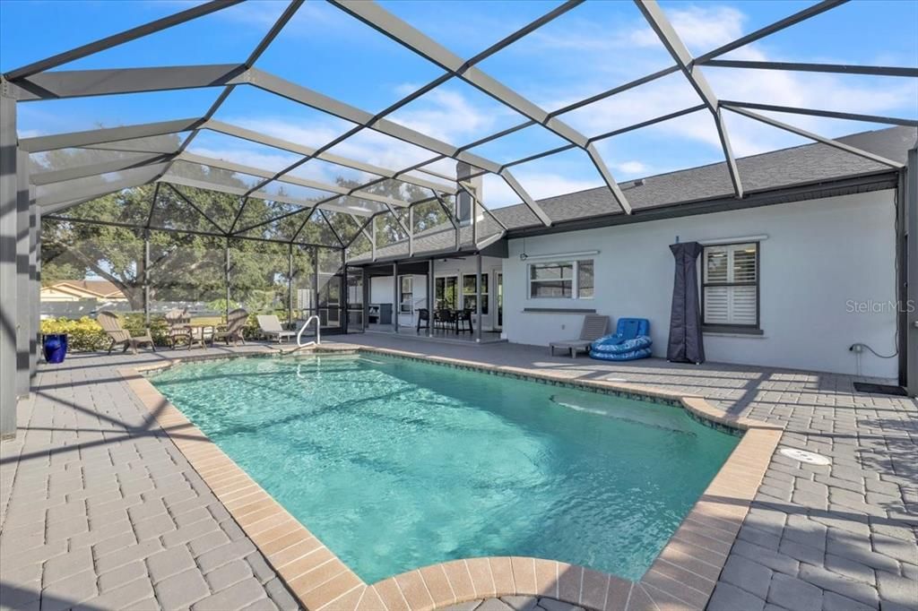 En Venta: $999,900 (6 camas, 5 baños, 3963 Pies cuadrados)