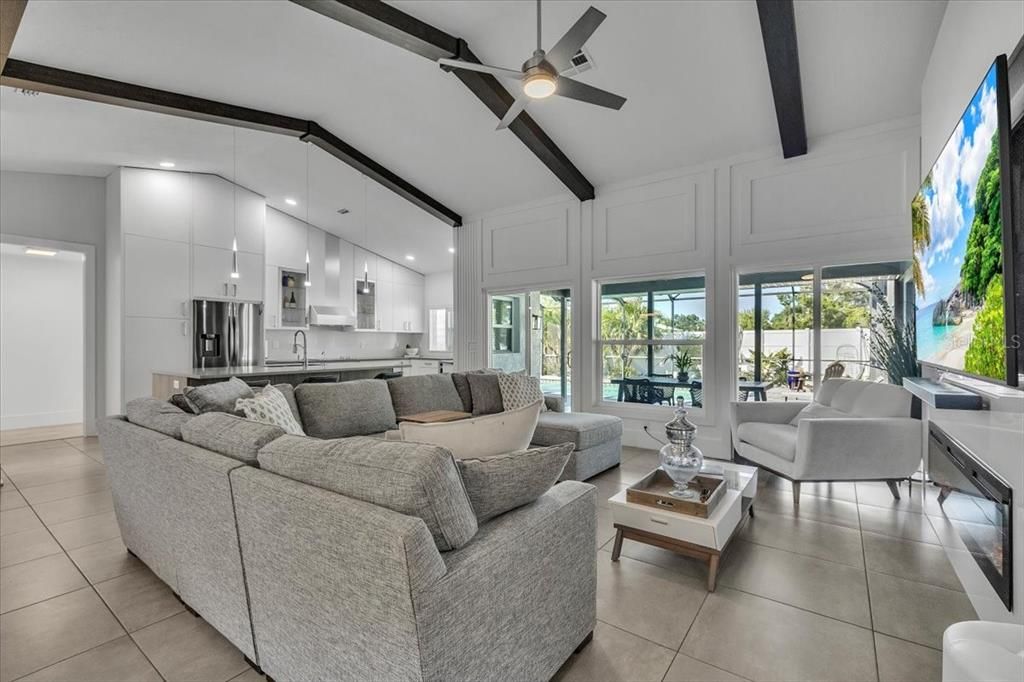 En Venta: $999,900 (6 camas, 5 baños, 3963 Pies cuadrados)