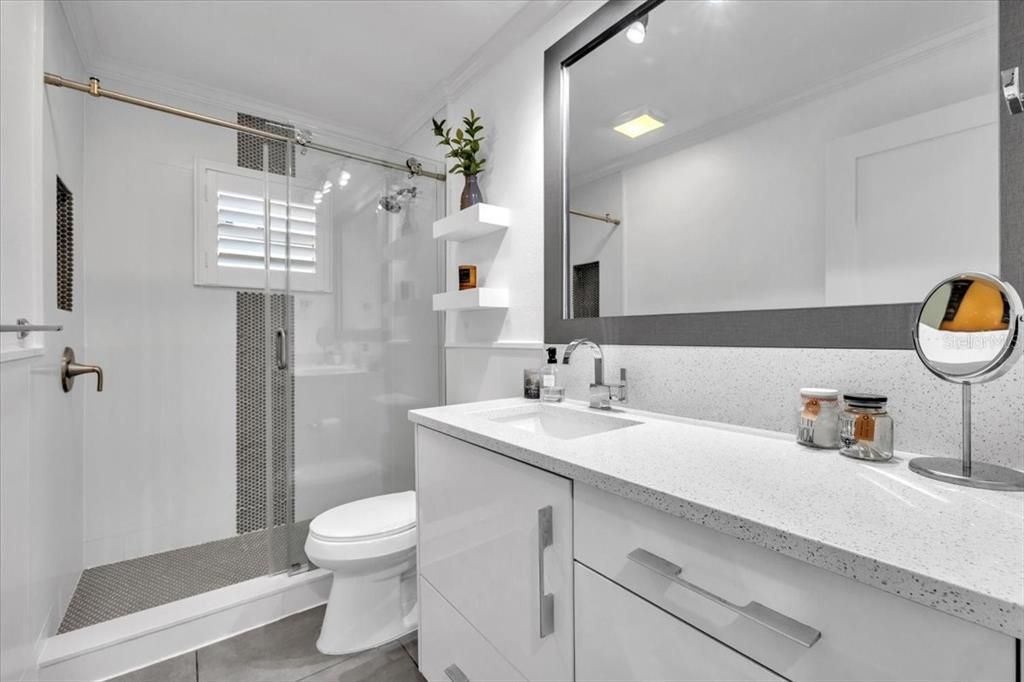 En Venta: $999,900 (6 camas, 5 baños, 3963 Pies cuadrados)