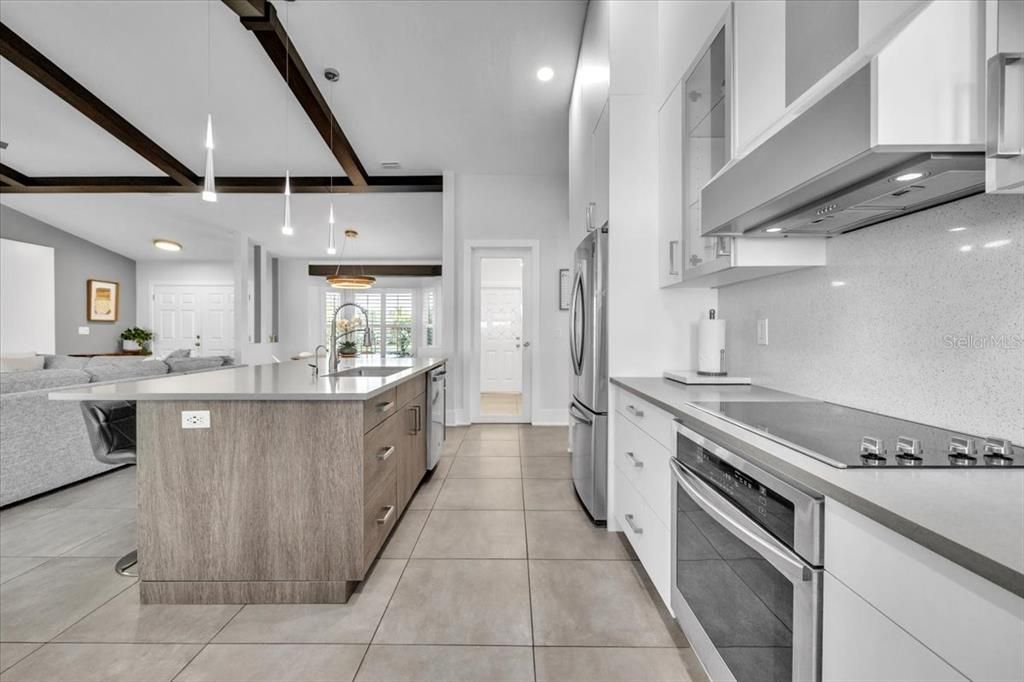 En Venta: $999,900 (6 camas, 5 baños, 3963 Pies cuadrados)