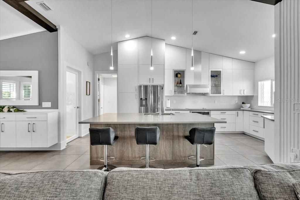 En Venta: $999,900 (6 camas, 5 baños, 3963 Pies cuadrados)