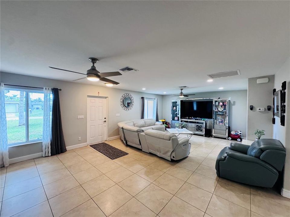 For Sale: $399,000 (3 beds, 2 baths, 1811 Square Feet)