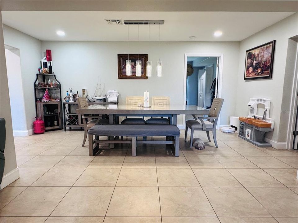 For Sale: $399,000 (3 beds, 2 baths, 1811 Square Feet)