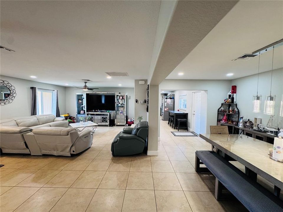 For Sale: $399,000 (3 beds, 2 baths, 1811 Square Feet)