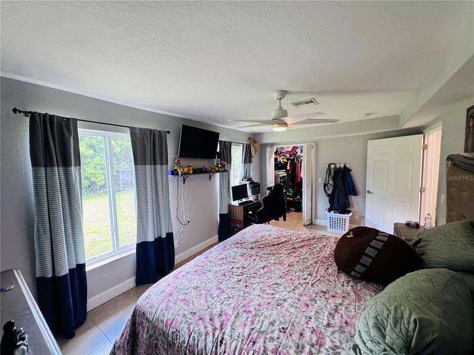 For Sale: $399,000 (3 beds, 2 baths, 1811 Square Feet)