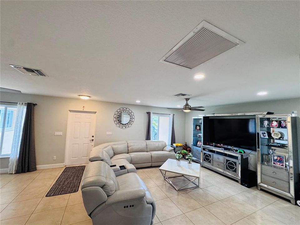 For Sale: $399,000 (3 beds, 2 baths, 1811 Square Feet)