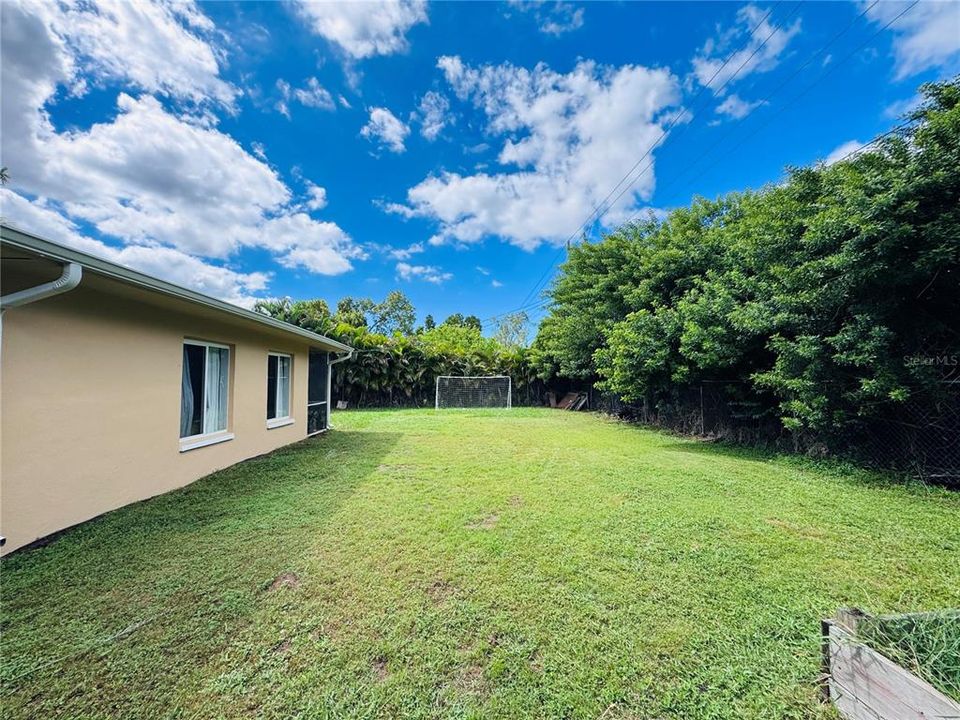 For Sale: $399,000 (3 beds, 2 baths, 1811 Square Feet)