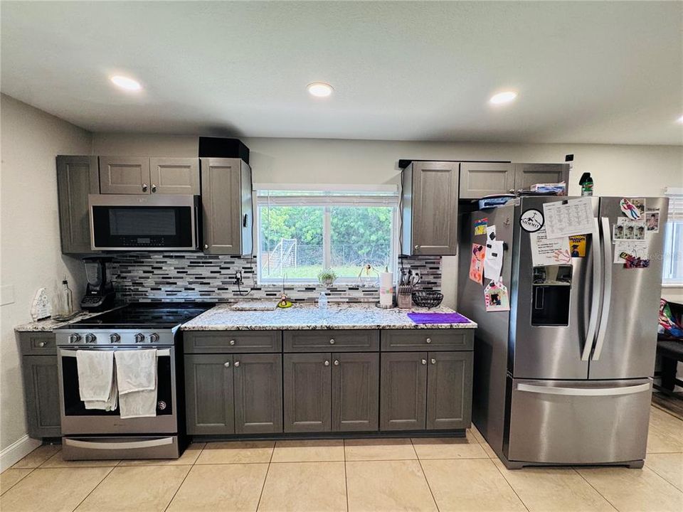 For Sale: $399,000 (3 beds, 2 baths, 1811 Square Feet)