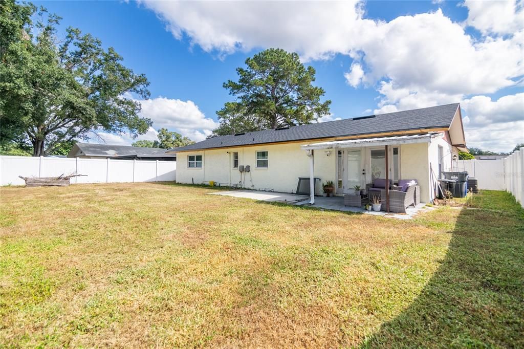 Active With Contract: $390,000 (3 beds, 2 baths, 1421 Square Feet)