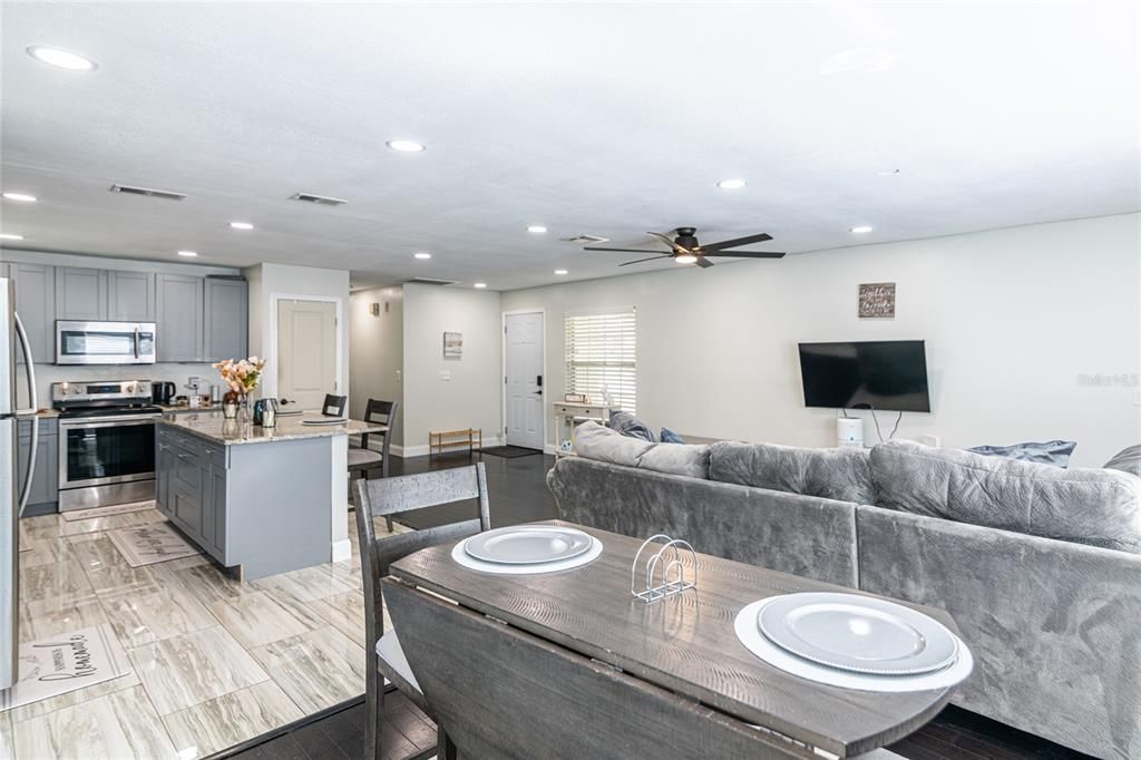 Active With Contract: $390,000 (3 beds, 2 baths, 1421 Square Feet)