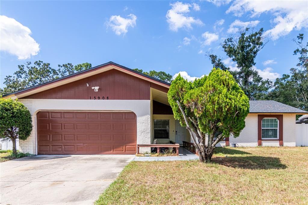 Active With Contract: $390,000 (3 beds, 2 baths, 1421 Square Feet)