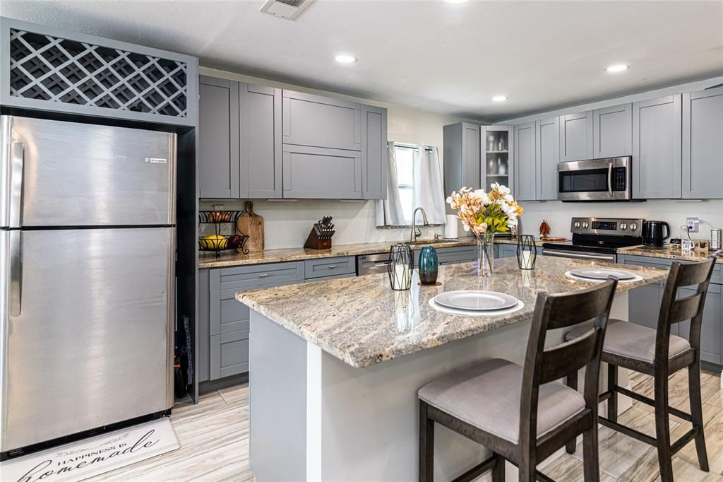 Active With Contract: $390,000 (3 beds, 2 baths, 1421 Square Feet)