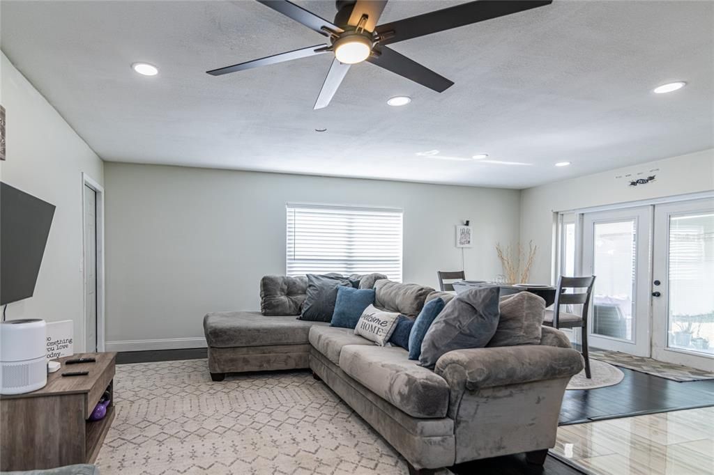 Active With Contract: $390,000 (3 beds, 2 baths, 1421 Square Feet)