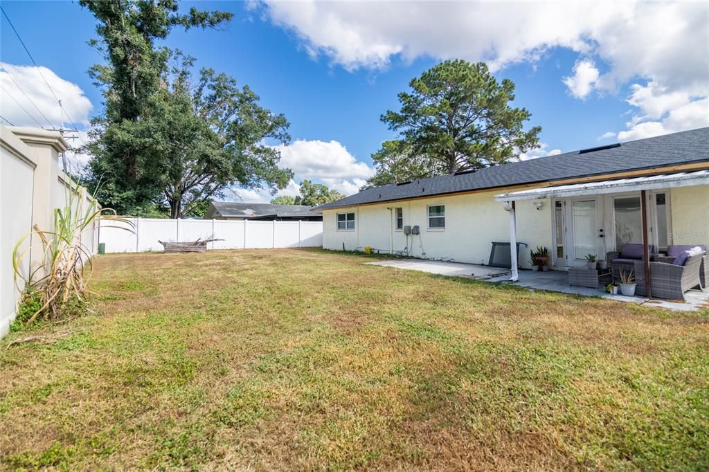 Active With Contract: $390,000 (3 beds, 2 baths, 1421 Square Feet)