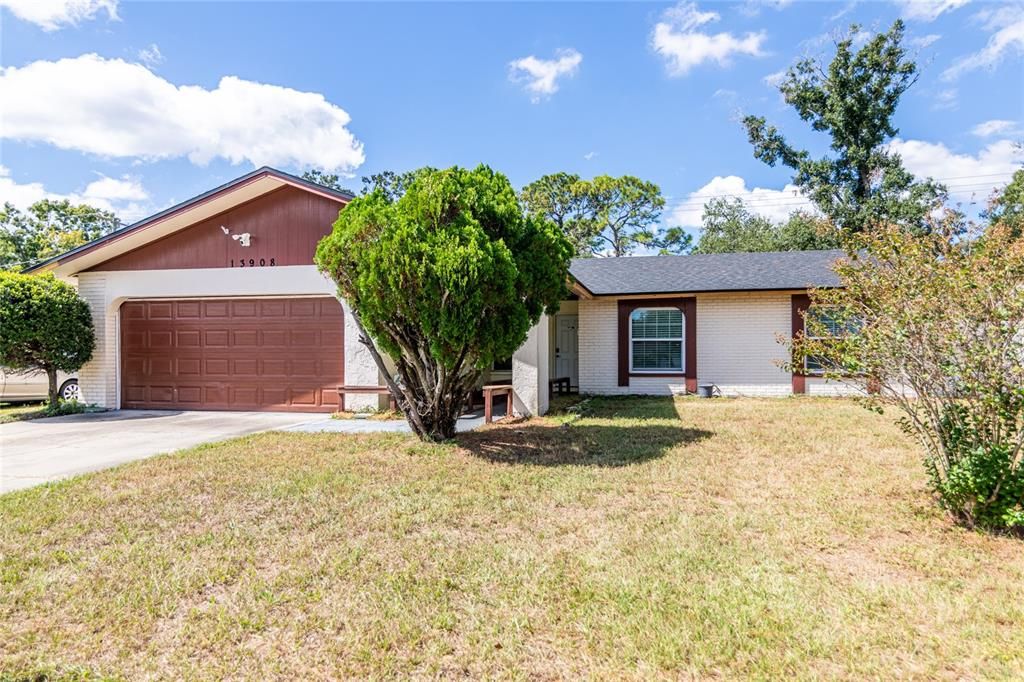Active With Contract: $390,000 (3 beds, 2 baths, 1421 Square Feet)