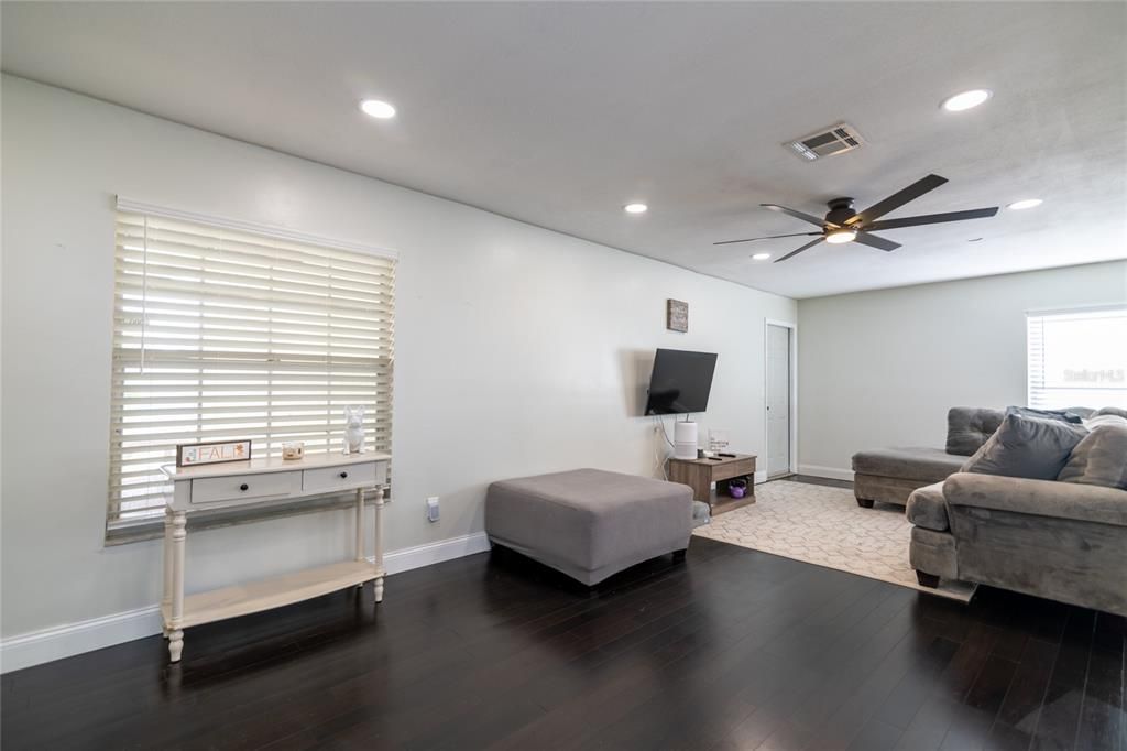 Active With Contract: $390,000 (3 beds, 2 baths, 1421 Square Feet)